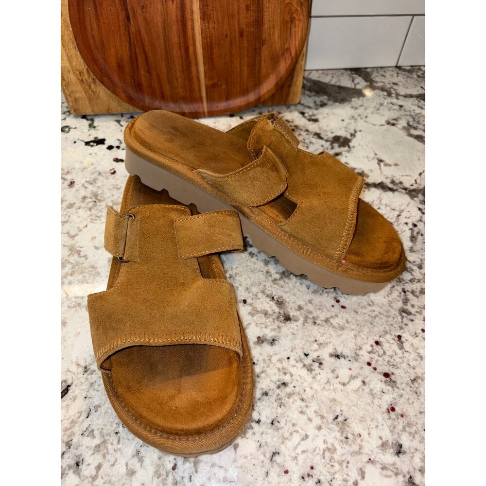 Koolaburra by UGG Suede Platform Sandals Flip Flop Tan Brown Sz 8